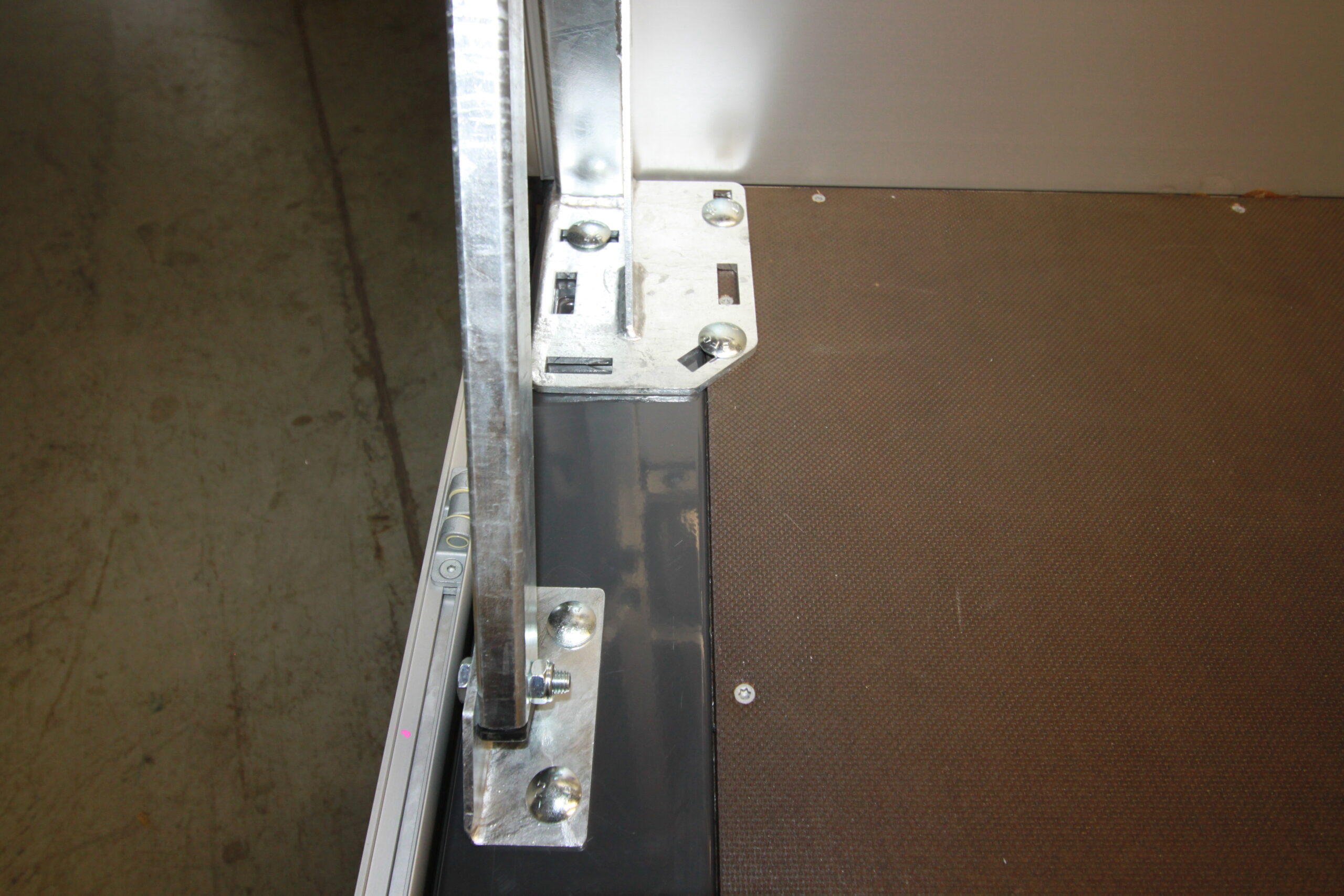 Leitergestell VW T5/T6 vorn mit Schutzgitter und hinten 2 Leitergestell VW T5/T6 vorn mit Schutzgitter und hinten – Bild 2